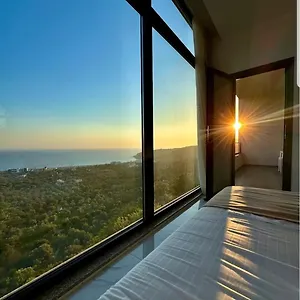 Wait 'n Sea Hotel